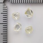 天然ダイヤモンド原石　クリスタル